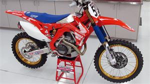 Supercross: Honda Muscle Milk’s Justin Barcia Goes Retro