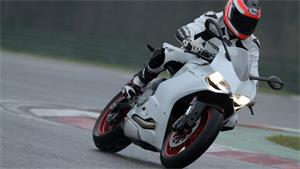 2014 Ducati 899 Panigale: FIRST RIDE