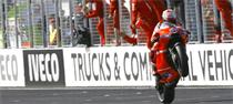 Stoner Wins Fourth in a Row at Phillip Island