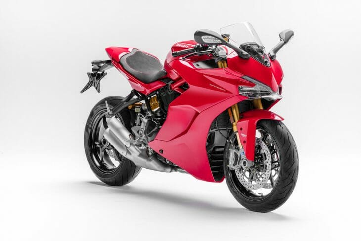 Il mio amore! Svelte, sharp and pretty in red. The new Ducati SuperSport is a breath of fresh air.