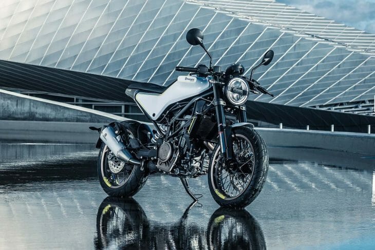 Vitpilen Husqvarna in the city. Vitpilen Husqvarna in the city.
