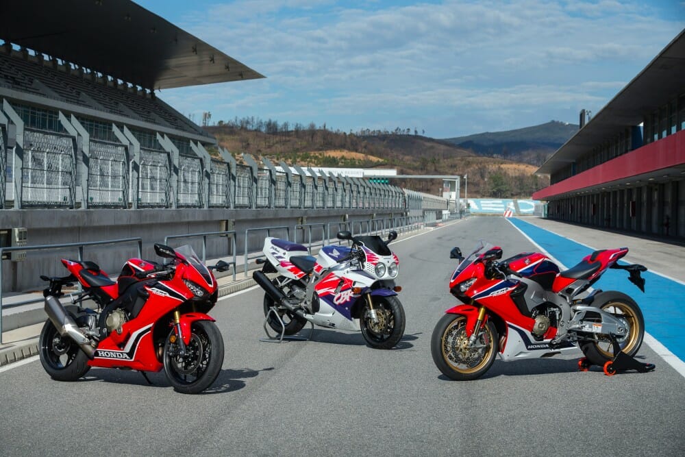 17 Honda Cbr1000rr And Cbr1000rr Sp Track Test Cycle News