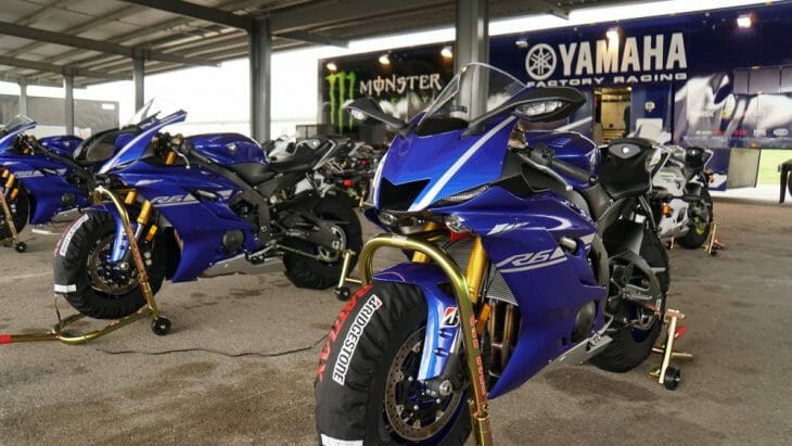 Yamaha YZF-R6 tires