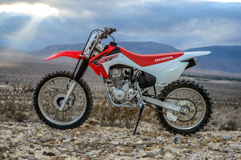 Fuld fiktiv Inspirere Kawasaki KLX140G vs. Honda CRF230F vs. Yamaha TTR230: SHOOTOUT - Cycle News