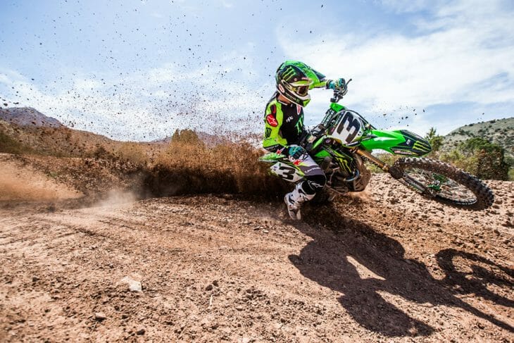 Bell ET3 Replica Moto-9 in action.