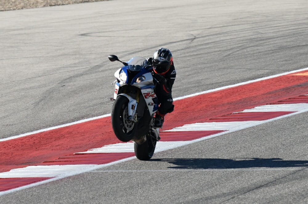 BMW HP4 Race vs. BMW S 1000 RR