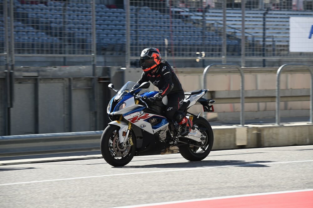 BMW HP4 Race vs. BMW S 1000 RR