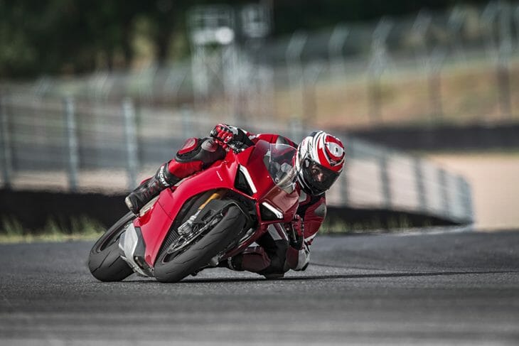 Ducati_Panigale_V4_cornering