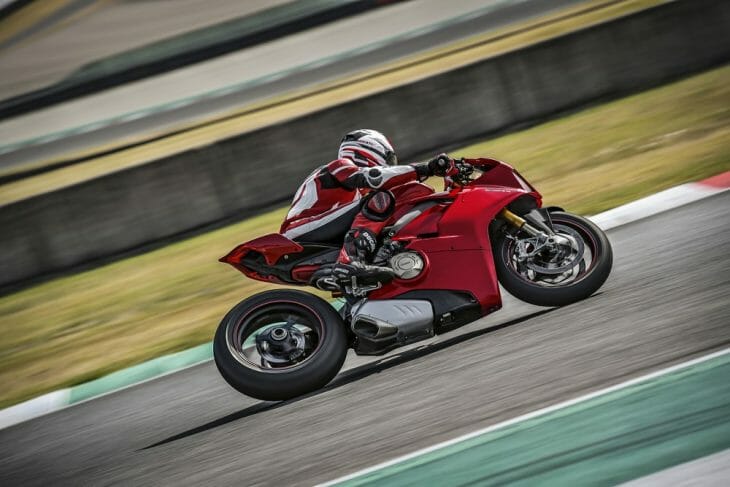 Ducati_Panigale_V4_corner