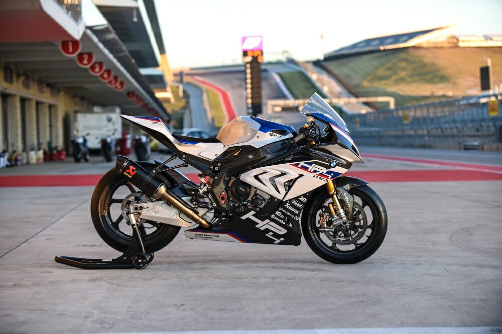 BMW HP4 Race vs. BMW S 1000 RR