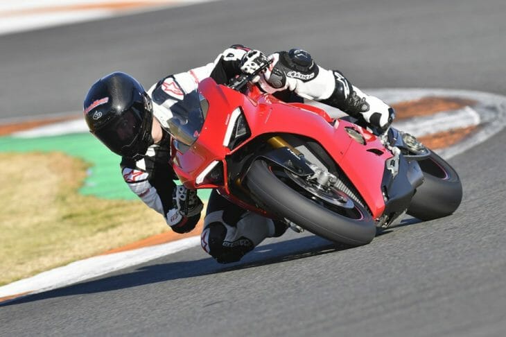 Panigale_Ducati_V4S_corner