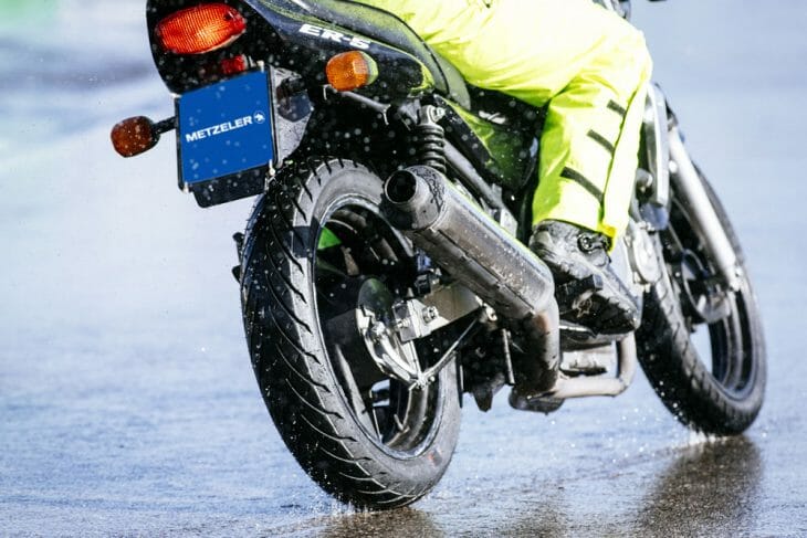 Metzeler RoadTec 01 X-ply tires