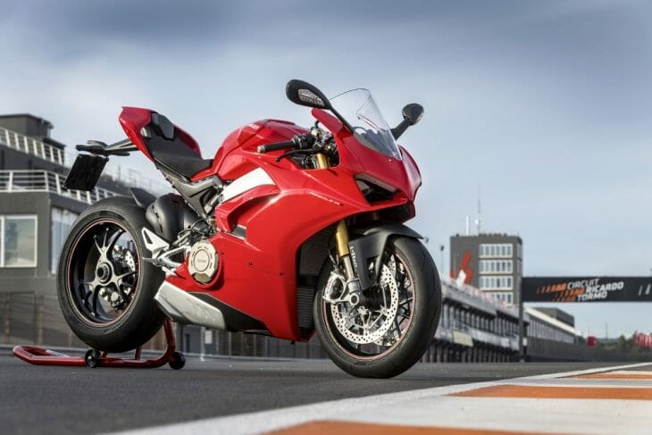 Ducati_Panigale_V4S_straight Ducati_Panigale_V4S_straight