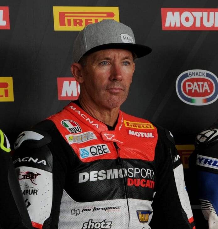 Troy_Bayliss_ASBK_MotoGP_WorldSBK_Phillip_Island_riding_press