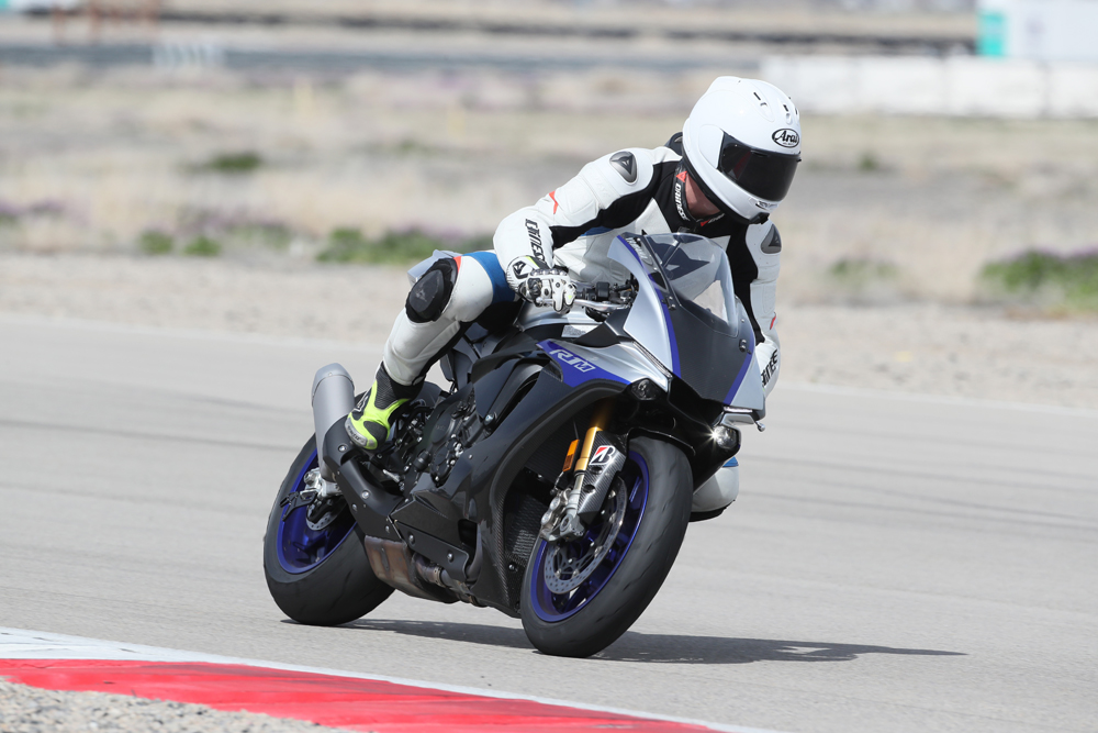 18 Yamaha Yzf R1 And Yzf R1m Full Test Cycle News 18 Yamaha Yzf R1 And Yzf R1m Full Test Cycle News