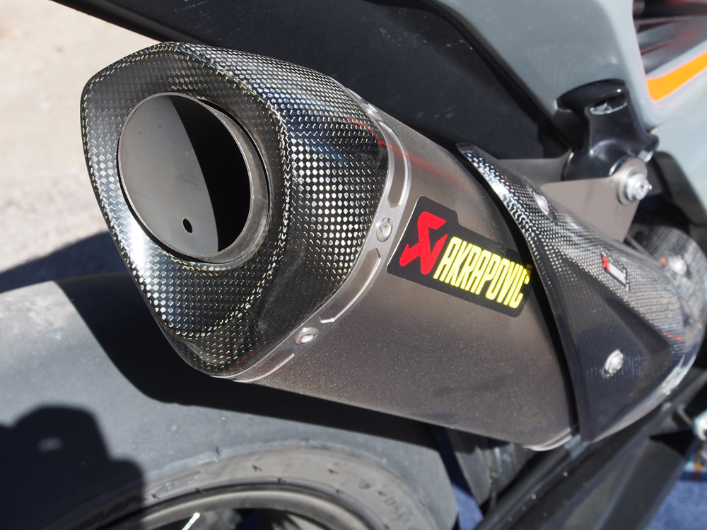 Akrapovic made a (so far) one-off titanium exhaust and carbon fiber muffler for Fillmore’s racer. This is not part of the KTM PowerParts range.