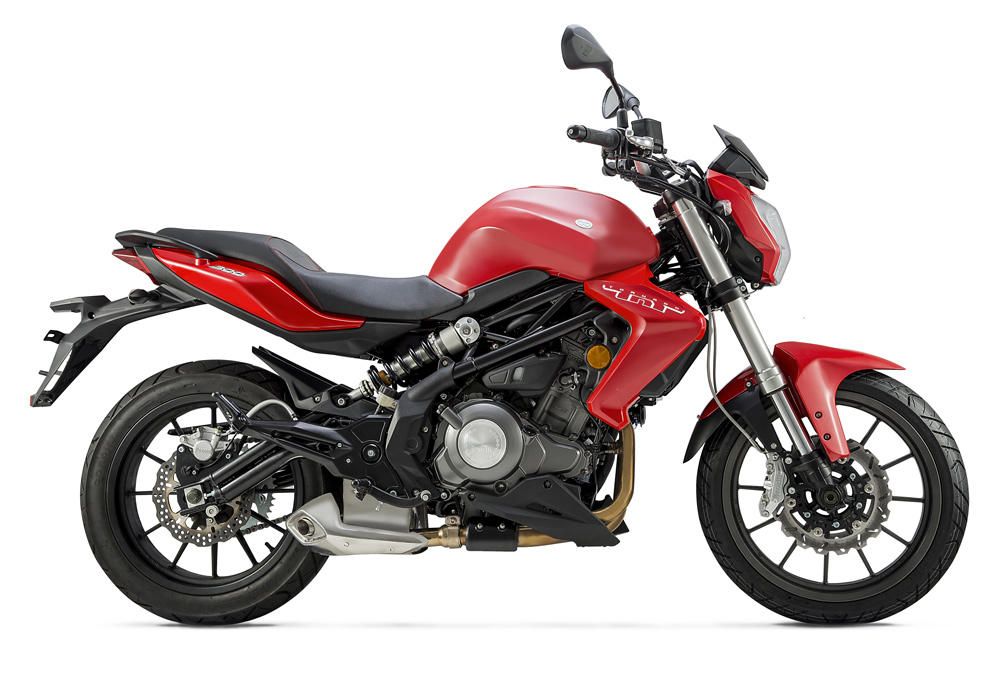 Underbody exhaust minimizes its visual impact, and keeps the tail section free for passenger legs and/or saddlebags, should you choose to take your TNT 300 on a road trip.