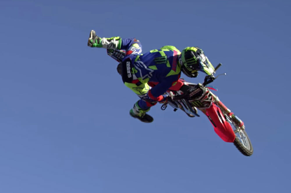 MOTO 10 The Movie T