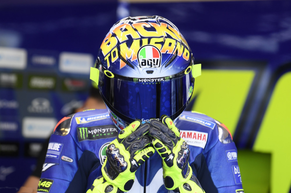 tapperhed gradvist overflade AGV & Valentino Rossi Unveil New "Back to Misano" GP R Helmet - Cycle News