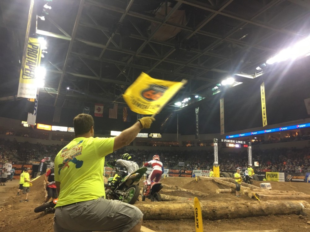 endurocross-flagger
