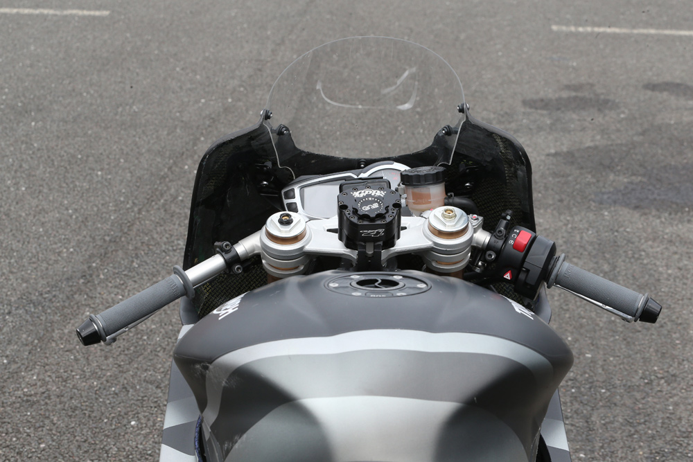 This dash should be familiar to any Triumph riders.
