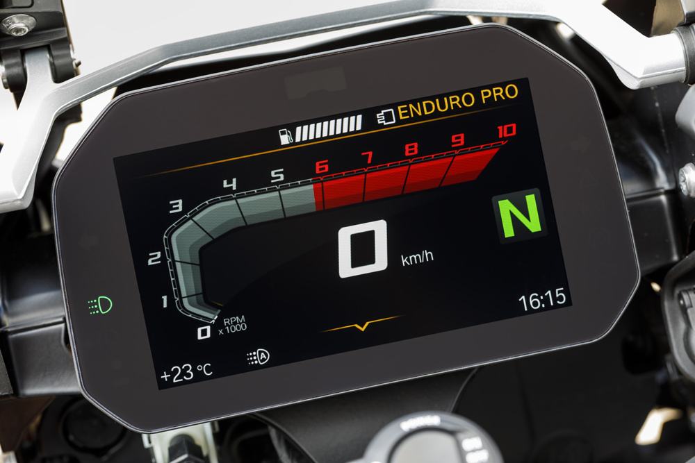 Previously available only as an option, a 6.5-inch full-color Connectivity TFT dash is now standard equipment.