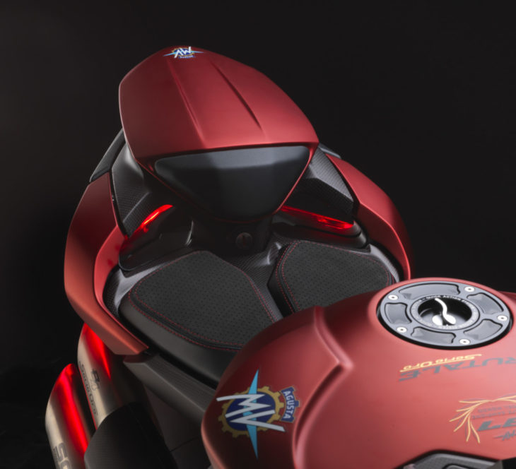 2019 MV Agusta Brutale 1000 Serie Oro First Look 4