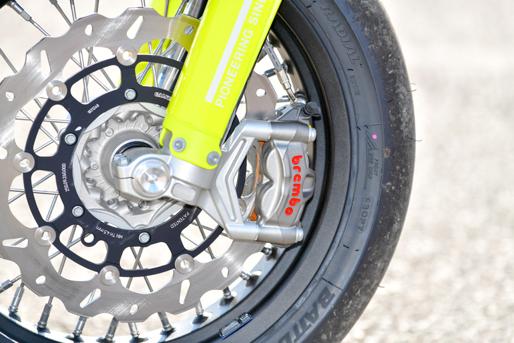 Brembo’s M50 caliper is one half of the same set-up you’ll find in something like a Kawasaki ZX-10RR.
