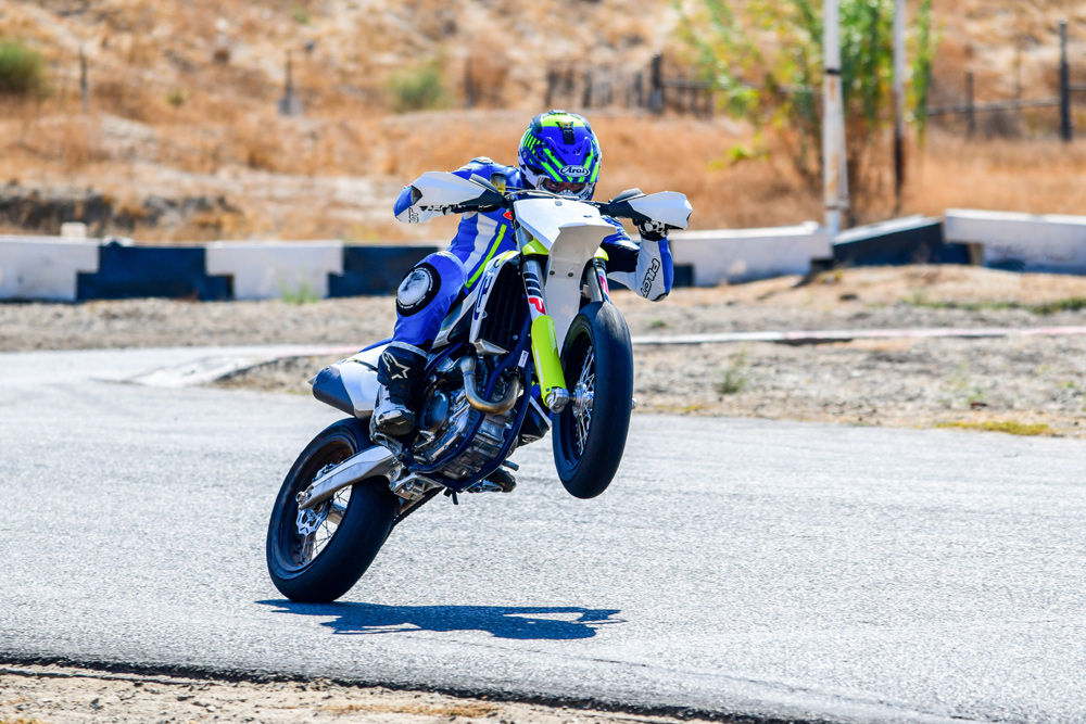 Husqvarna 450 Supermoto Wheelie