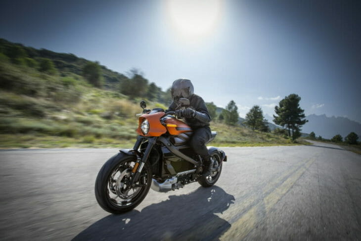 Harley-Davidson-Livewire-riding