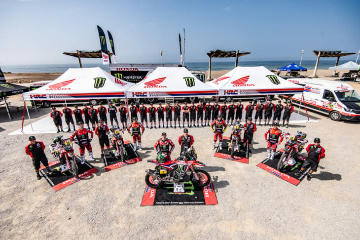 Shakedown time, the penultimate hurdle before the Dakar Rally gets under way. Kevin Benavides, Paulo Gonçalves, Ricky Brabec, Joan Barreda and José Ignacio Cornejo spent some two hours testing out the bikes.