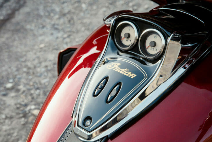 2019 Indian Roadmaster Elite dials 2019 Indian Roadmaster Elite dials