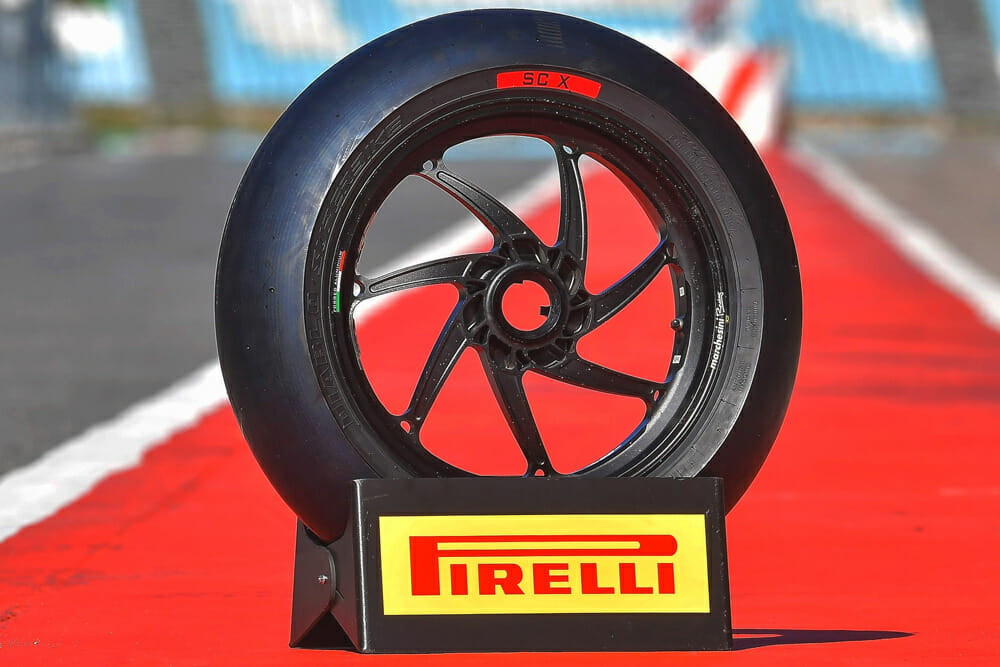 The Diablo Superbike slick now is available in an SCX solution (Extrasoft) in the 200/65 size.