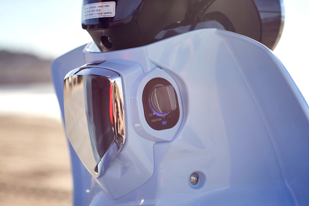 The 2019 Honda C125 Super Cub has Honda's Smart Key option.