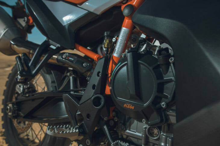 2019 KTM 790 Adventure R motor shot