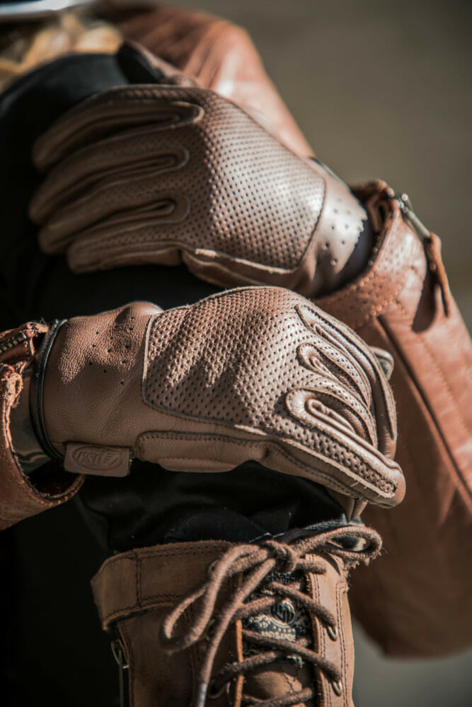 For 2019, RSD women’s collection takes the lead. The Roland Sands Design Spring 2019 Collection includes jackets, footwear, riding pants, a vest and gloves.