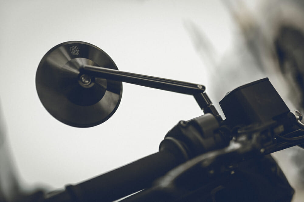 2019 Husqvarna Svartpilen 701 mirror