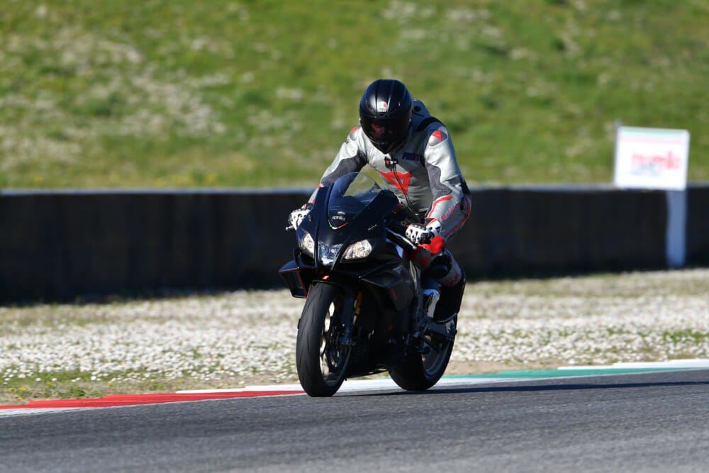 Cycle News' Rennie Scaysbrook tests the brakes on the 2019 Aprilia RSV4 1100 Factory in Mugello.