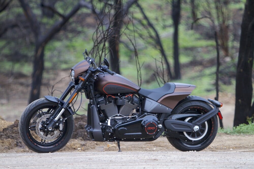 Plaisir coupable...    FXDR - Page 10 2019-Harley-Davidson-FXDR-114-still