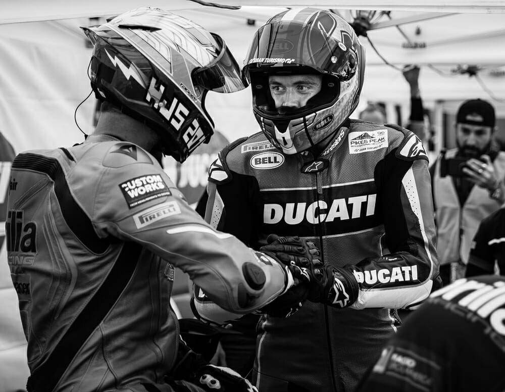 Dunne and Scaysbrook share a good luck chat seconds before Rennie takes the start. It would be the last time the two would meet.