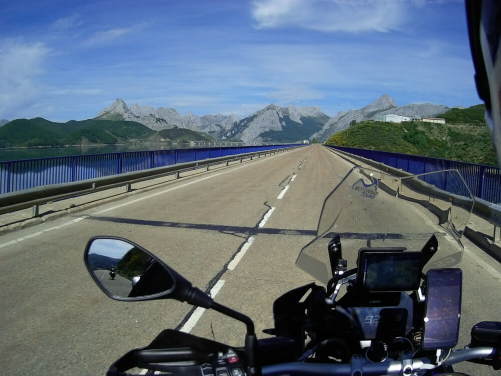 Crossing the Embalse Barrios De Luna just outside of León.