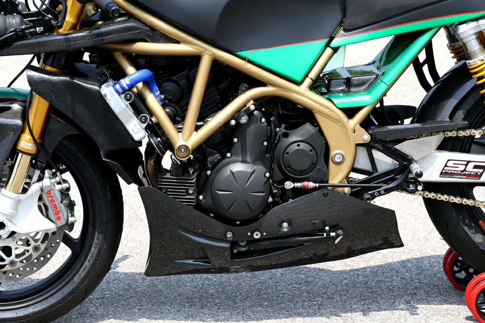 The streetbike will deliver 82 hp, whereas Dunlop’s racer will reach a comparatively massive 112 hp.