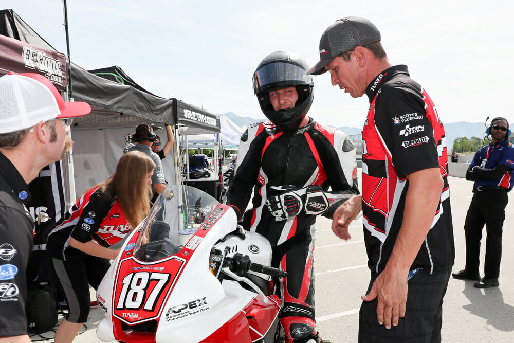 Mike Pond (left) has a chat with his clearly knackered Stock 1000 rider Justin Delong at Utah.