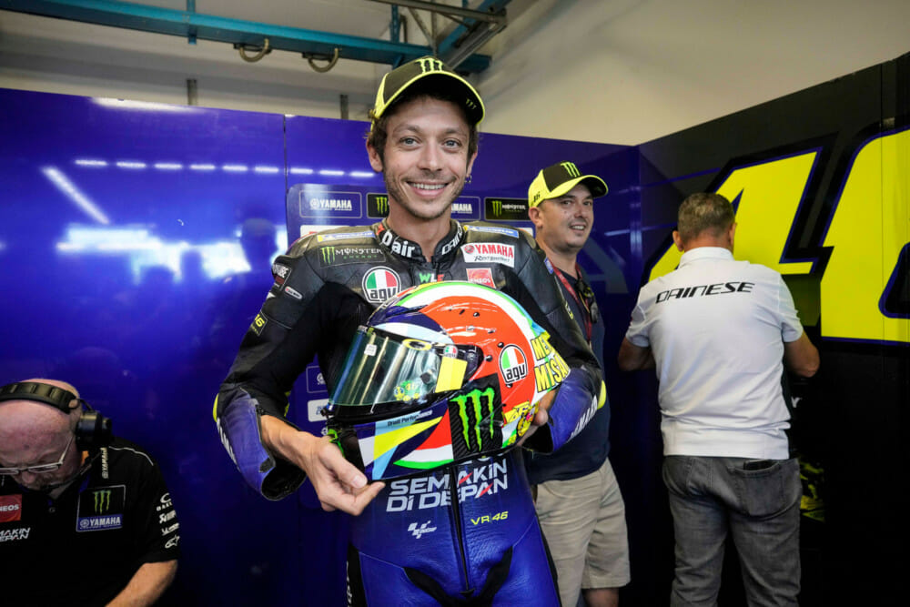 Valentino Rossi reveals the Menù Misano version of the AGV Pista GP R helmet