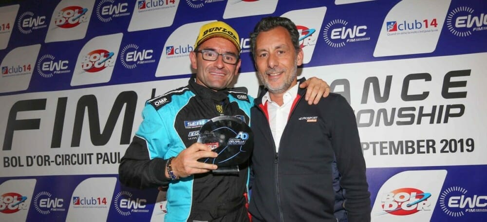 Damien Saulnier, the new team manager of Suzuki Endurance Racing Team – the winners of the 2019 Bol d’Or – was awarded the Anthony Delhalle EWC Spirit Trophy in recognition of his combativeness.