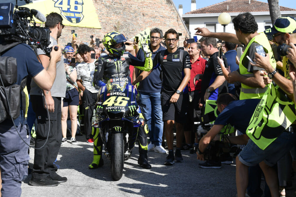 Rossi rides his YZR-M1 from the VR46 Motor Ranch to the Misano World Circuit as a pre-San-Marino-GP stunt.