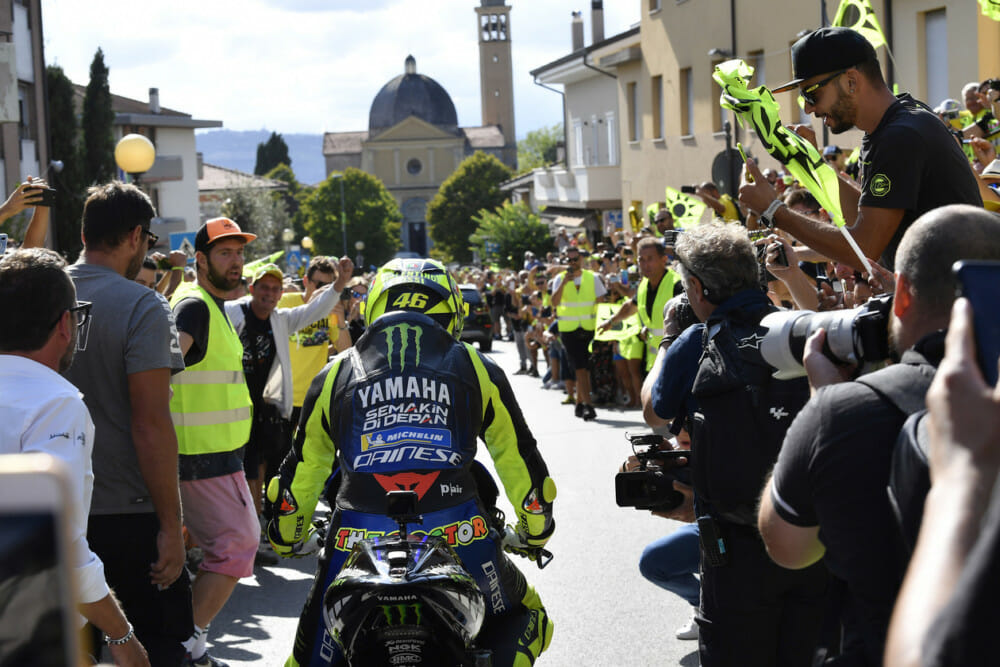 Rossi rides his YZR-M1 from the VR46 Motor Ranch to the Misano World Circuit as a pre-San-Marino-GP stunt.