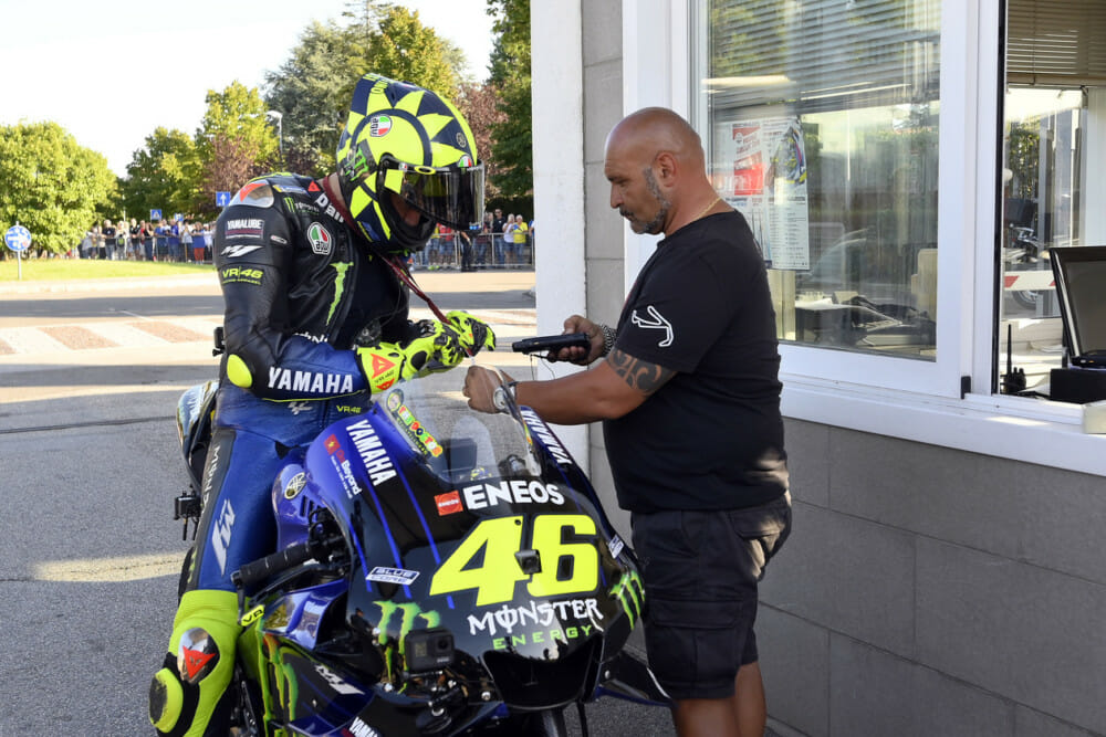 Rossi rides his YZR-M1 from the VR46 Motor Ranch to the Misano World Circuit as a pre-San-Marino-GP stunt.