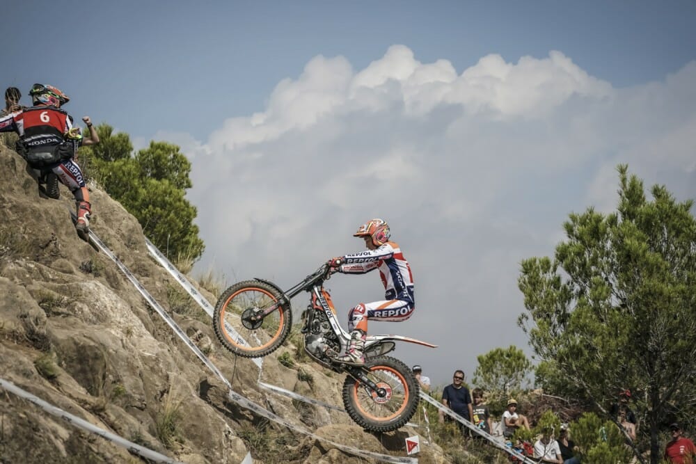 Toni Bou finishes the world championship with a full season of victories. Fujinami achieves third overall