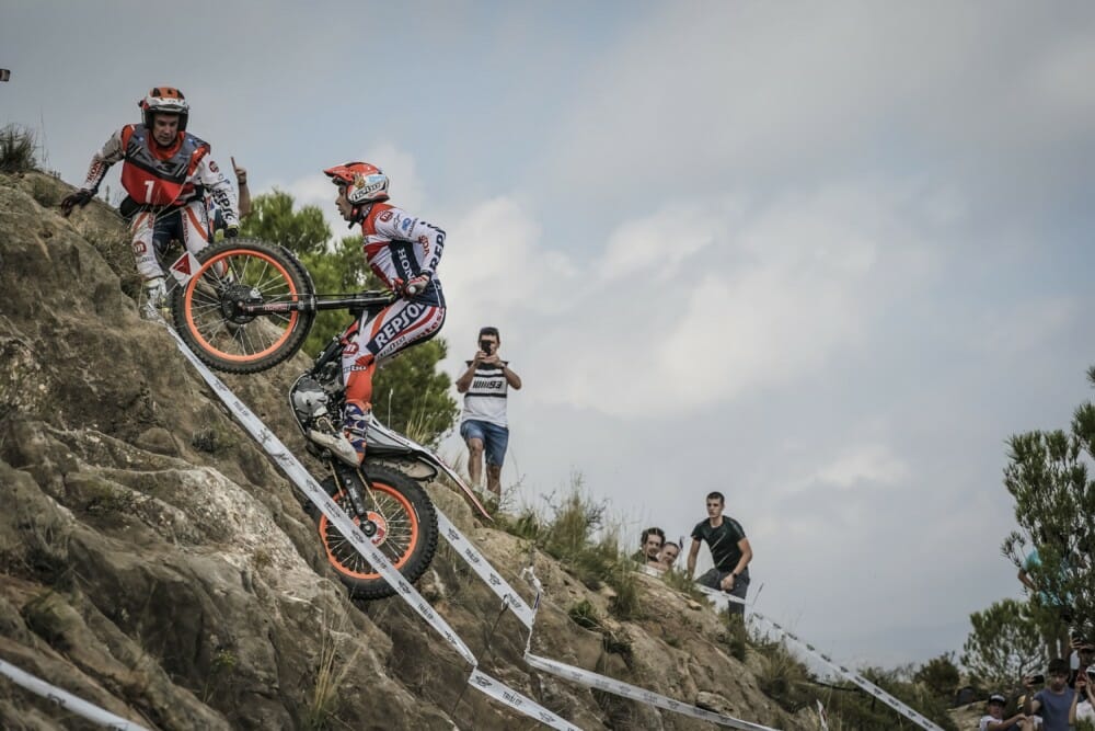 Toni Bou finishes the world championship with a full season of victories. Fujinami achieves third overall